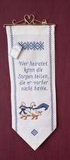 handgestickter Tür- Wandbehand mit Motiv und Spruch "Wer heiratet..."