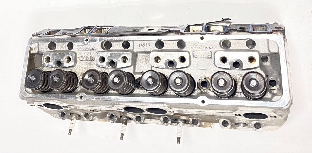 Chevy Small Block Edelbrock 6089 Performer Series Cylinder Head