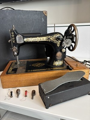 Vintage (1917) Singer 99K Lotus Nähmaschine (zusätzliche Lampe/Pedal) - funktioniert 