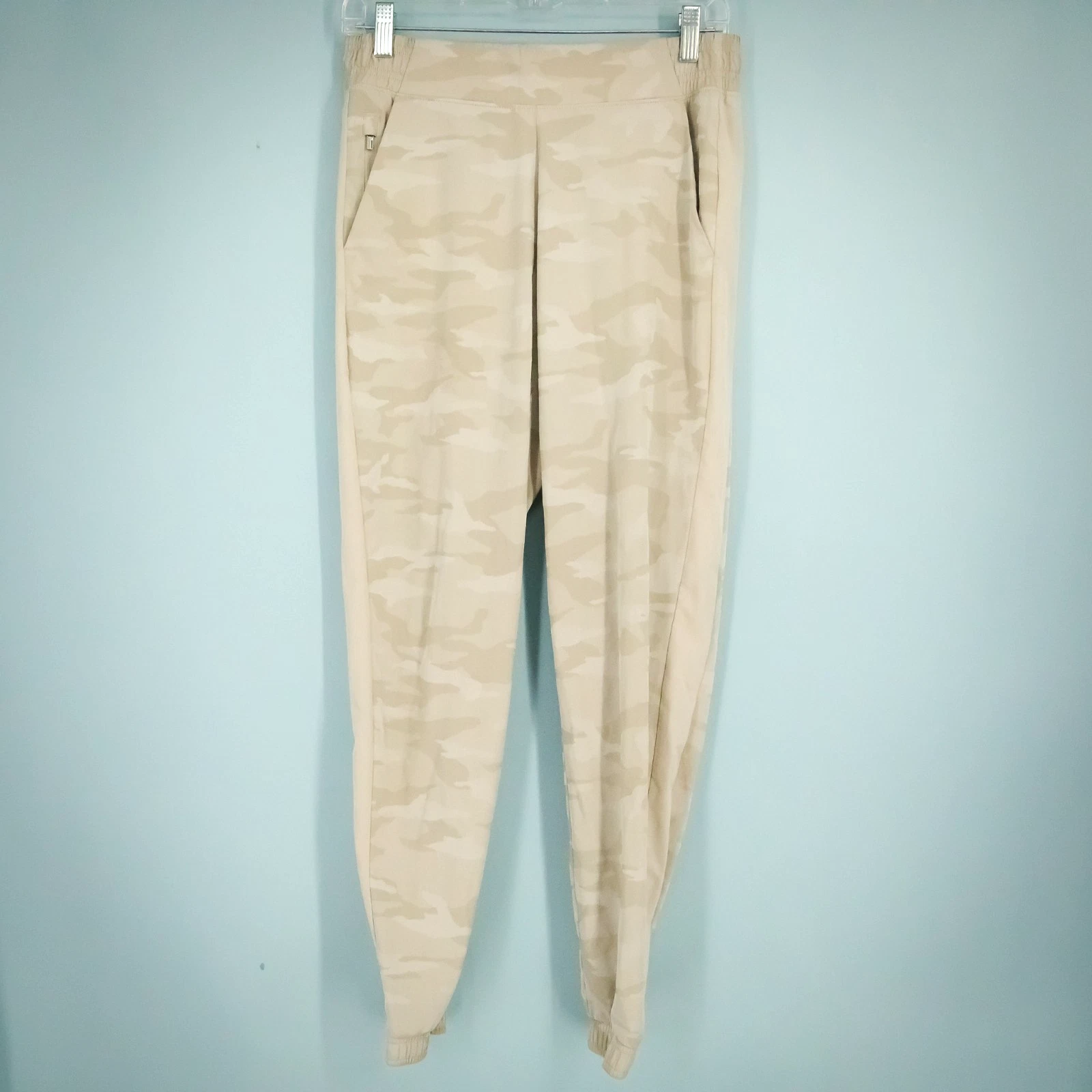 Athleta Size 6 Brooklyn Camo Print Pull On Jogger Tapered Leg Active Knit Pants