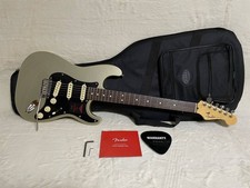 Fender Made in Japan Modern Stratocaster E-Gitarre Inca Silber