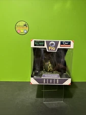 Quantum Mechanix QMX Q-Fig Alien FaceHugger Glow in the Dark Exclusive Diorama