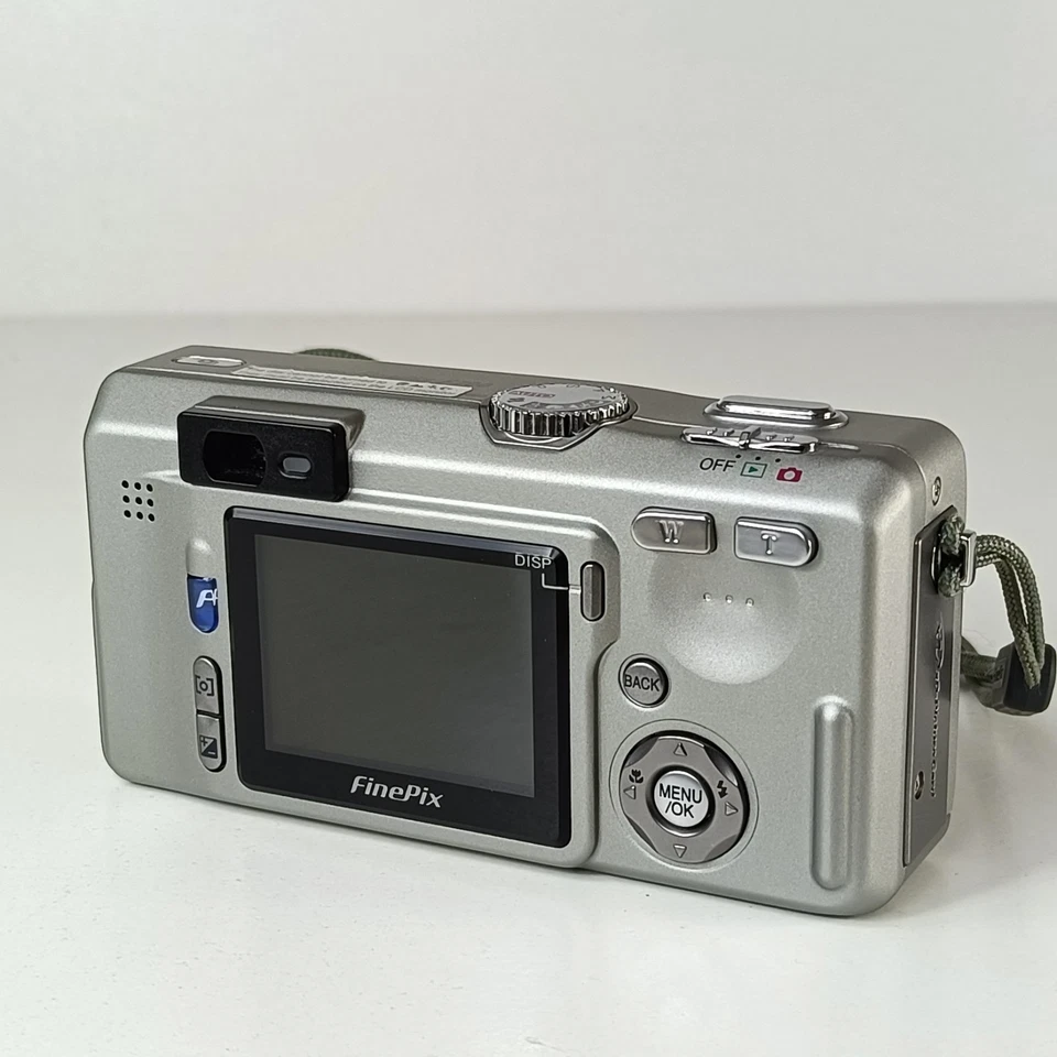 Fujifilm FinePix F700 6.3MP Super Ccd Digital Camera Inc Charger & Xd Card E2, photo 3 of 5