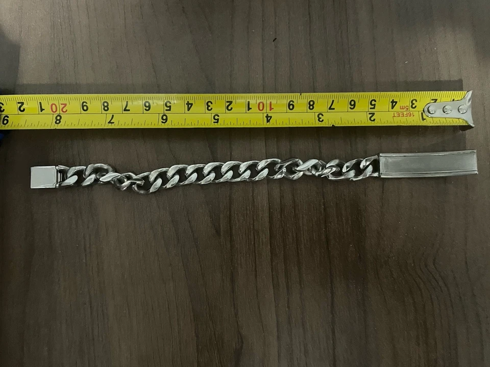 Silver Tone “Louie” Engraved Large Chain Bracelet 8.5 Inches Foto 3 de 3