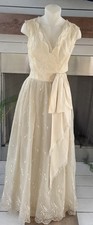 Antique Ivory two tone wedding dress. Beautiful embroidery.
