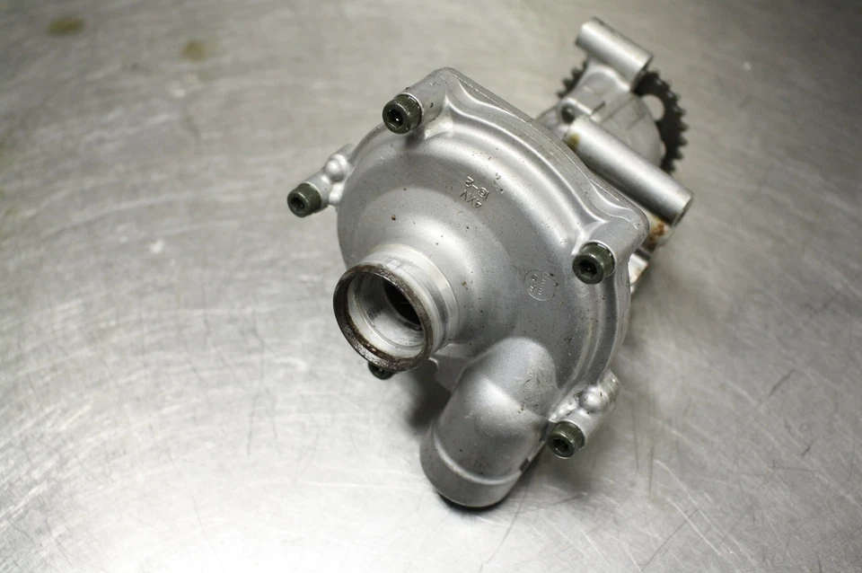 01-05 YAMAHA FZ1 ENGINE WATER OIL PUMP  Foto 4 de 4