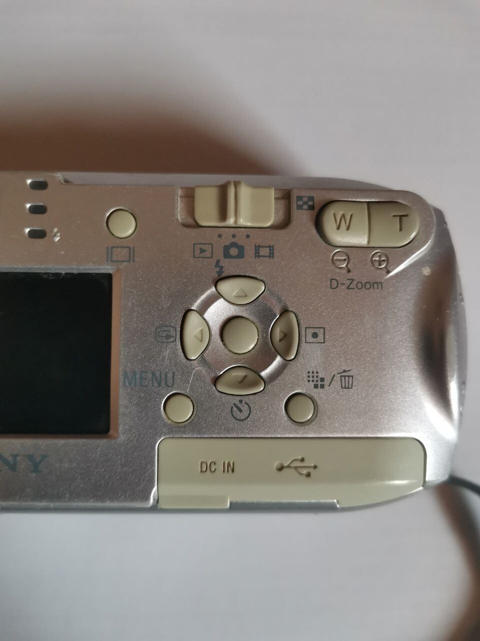 Sony CyberShot DSCP43 4.1MP Digital Camera Silver Color + Memory Card