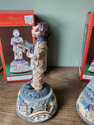 Set 2 Windsor Collection Musical Figurine Christmas Carolers VTG Silent Night - Picture 8 of 18