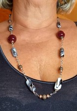 Collana a catena con pasta vitrea veneziana nera, oro antico e marrone, murrine