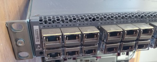 Juniper QFX5100-24Q-3AFO Switch 24 QSFP+ Ports 2x QFX-EM-4Q Modules AFO Airflow - Photo 3/7