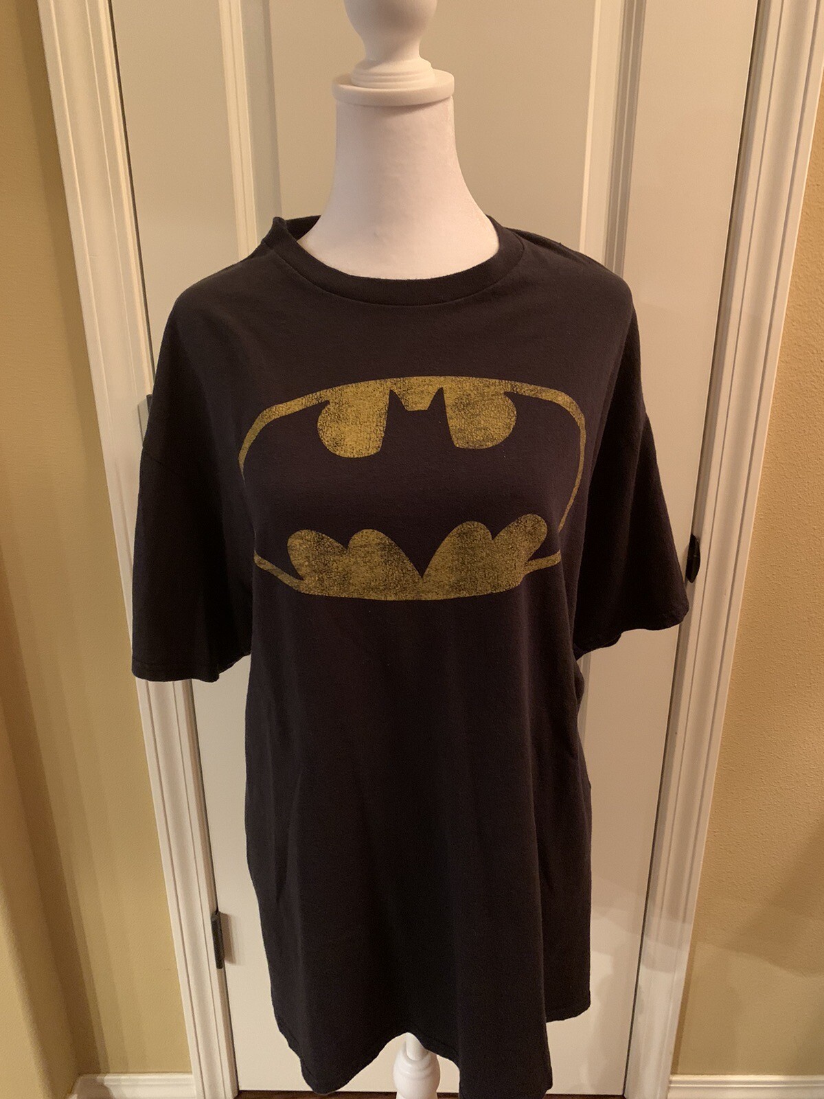 DC Comics Batman Basic Distressed Logo T-Shirt - image 1