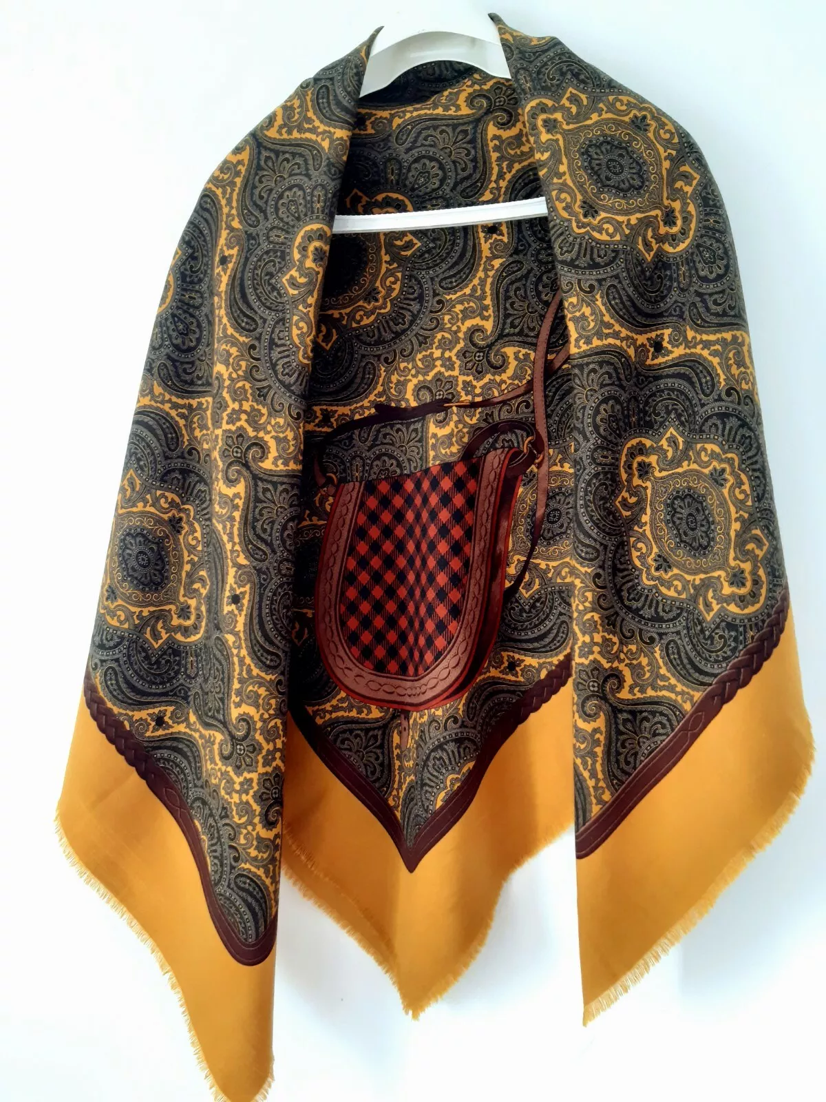 Châle Echarpe GUCCI en Laine GUCCI Wool Scarf Shawl