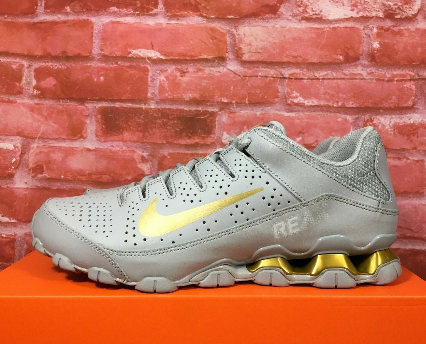 nike free run mens gold