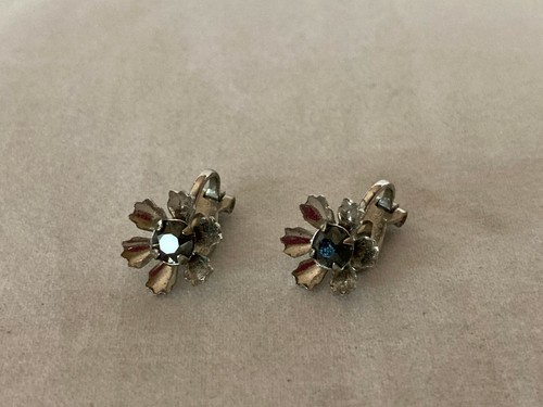 Vintage Silver Flower with Blue Rhinestone Center Clip on Earrings - Picture 5 of 7