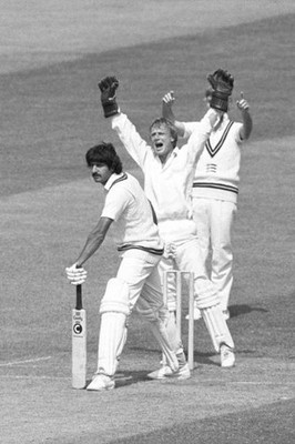Northamptonshire's Sarfraz Nawaz LBW for four as Middlesex wicket - Old Photo 1