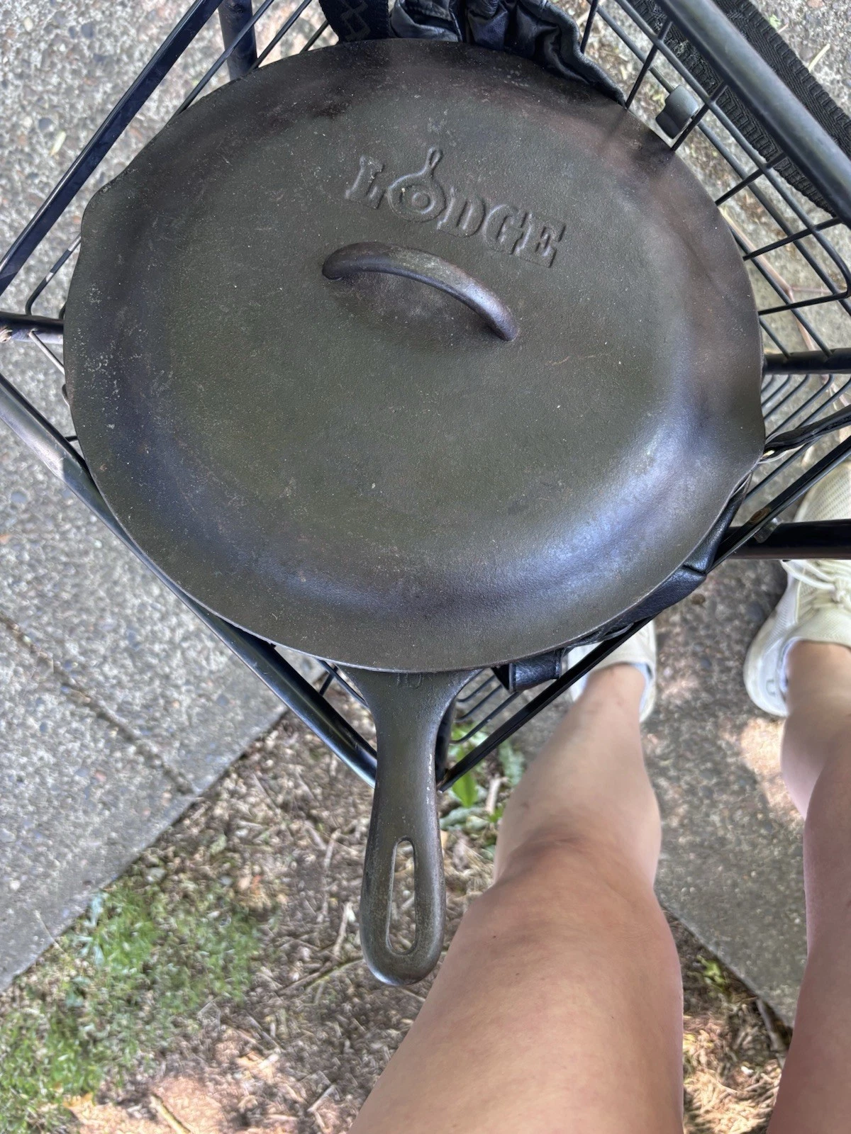 Vintage 10 “Lodge Cast Iron Frying Pan w matching lid Double Handle