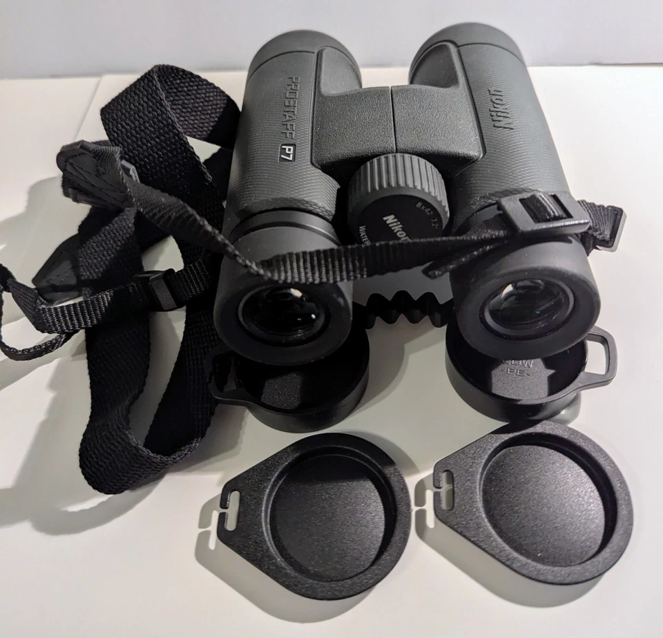 Nikon Prostaff P7 8x42 Black Binoculars for Birdwatching and Concerts - Image 2 of 4