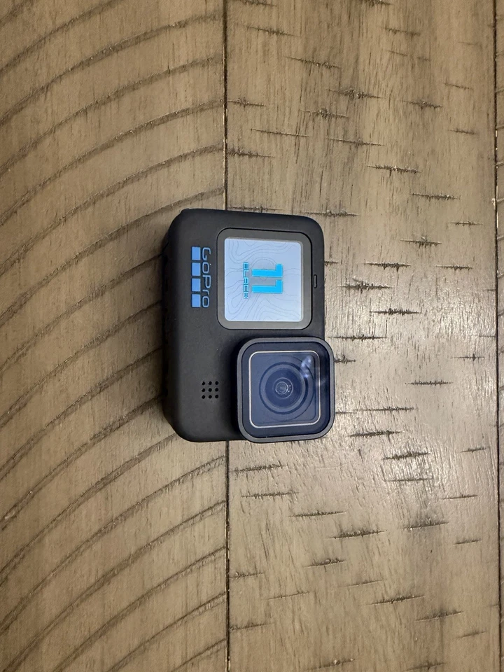 GoPro HERO11 Black Bundle - 2 Enduro Batteries, Dual Charger, 128GB SD, Mount - Image 2 of 4