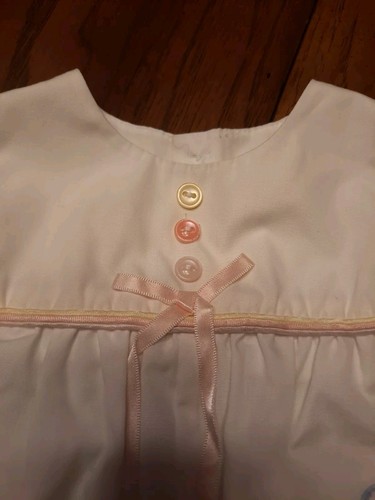 VTG Baby Girl Bubble Romper 6-9 M Bow Buttons House Applique Ruffle Sleeves - Picture 10 of 10