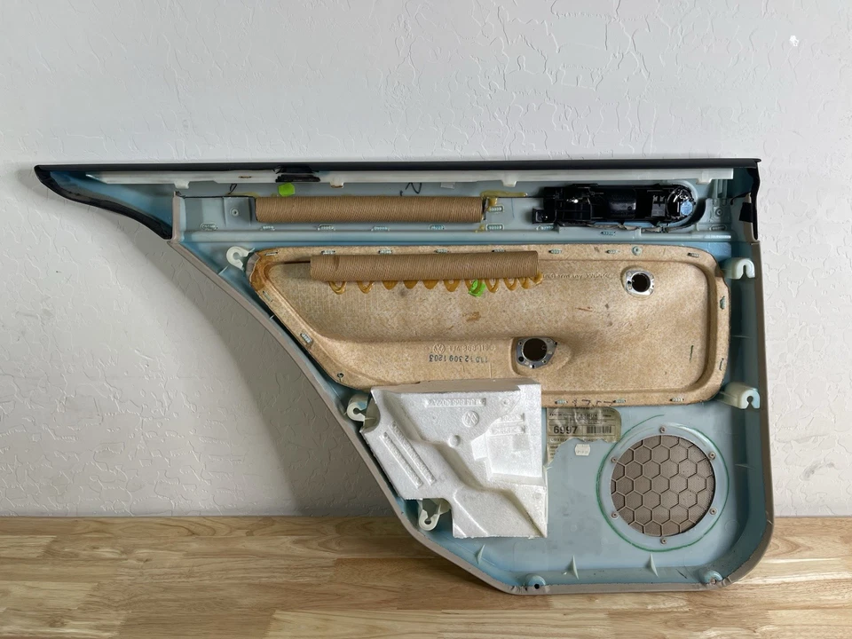 1999-2005 Volkswagen Jetta painel da porta traseira porta lateral do passageiro fabricante de equipamento original 1J4-839-114 - Imagem 2 de 4