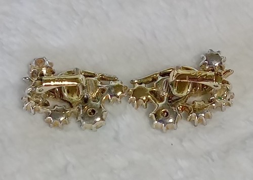 Sparkly Vintage 60's Blue Aqua Rhinestone Clip On Earrings - Picture 2 of 3