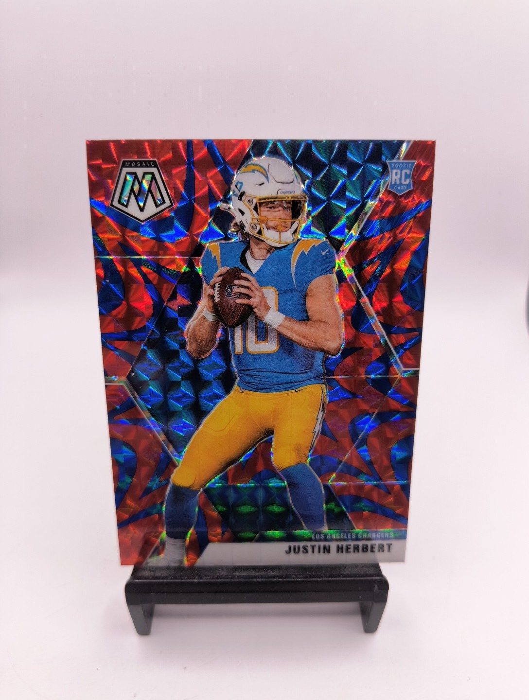 2020 Panini Mosaic Justin Herbert Rookie Reactive Blue Prizm RC #204 Chargers