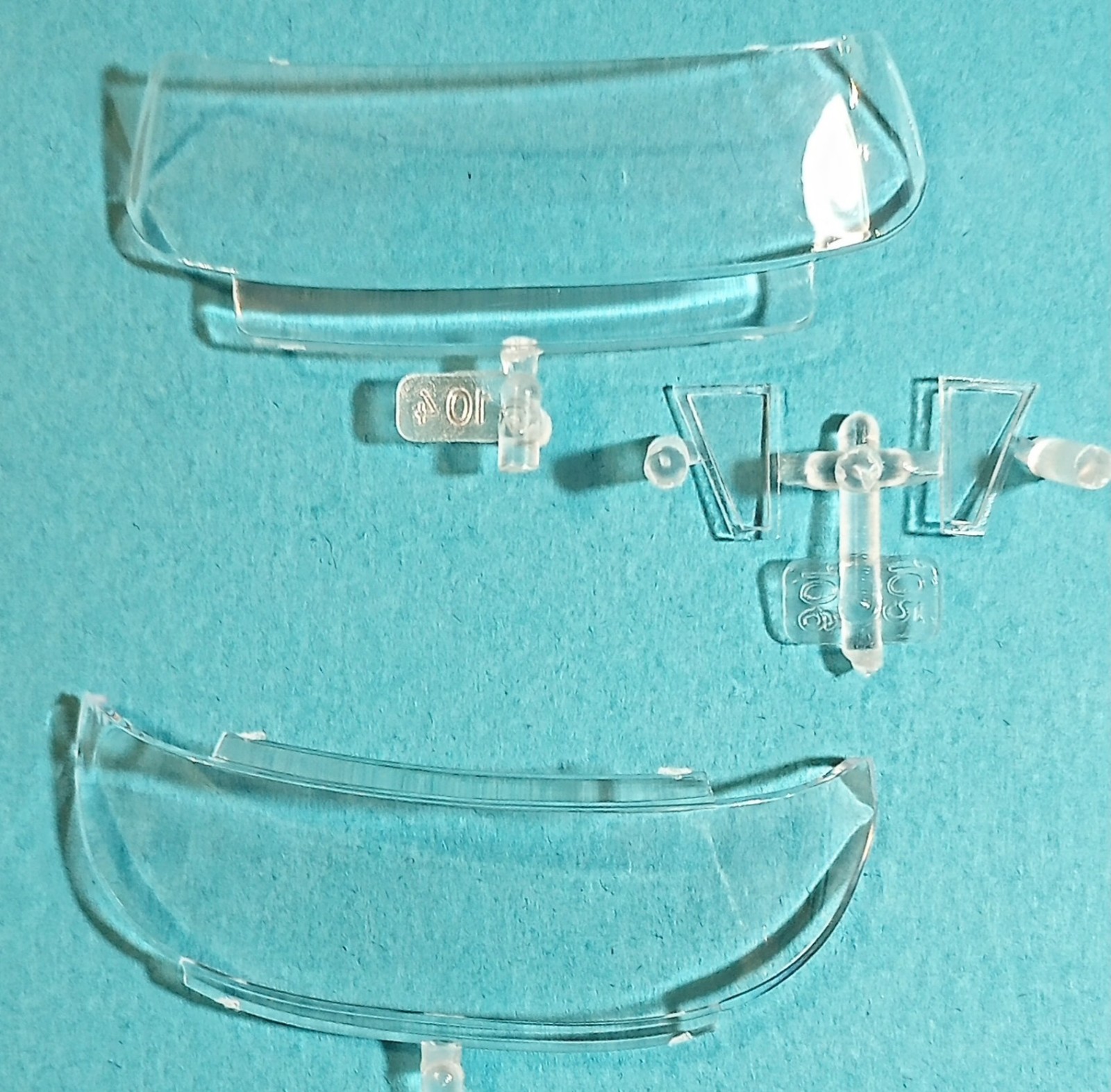 🔥55 CHRYSLER C 300 -  CLEAR WINDOWS - MOEBIUS 1201 - MODEL KIT PARTS LOT 🔥