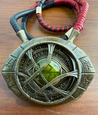 Marvel Doctor Strange Eye of Agamotto 1:1 Scale Licensed Prop Replica Necklace