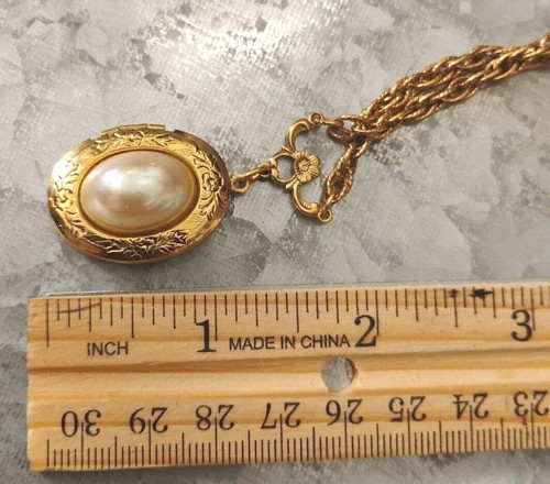 Romantic 1928 Brand Gold Tone Faux Pearl Locket Pendant 26” Necklace, Signed! - Picture 7 of 9