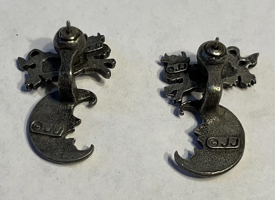 Pendientes de peltre vaca saltada sobre la luna por JJ Janette Foto 2 de 4