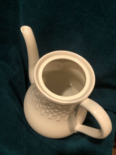 REDUCED_Wedgwood Sunflowers Coffee pot with lid and 2 Cups & Saucers - Picture 5 of 9