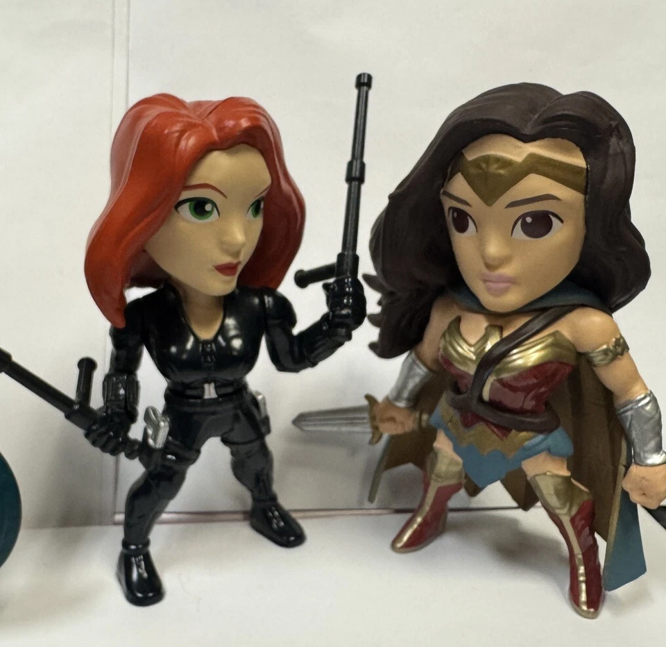 Lote de 4 ~ Mini Figura METALES FUNDIDOS A PRESIÓN Suelta ~ Viuda Negra, Mujer Maravilla, más Foto 2 de 4