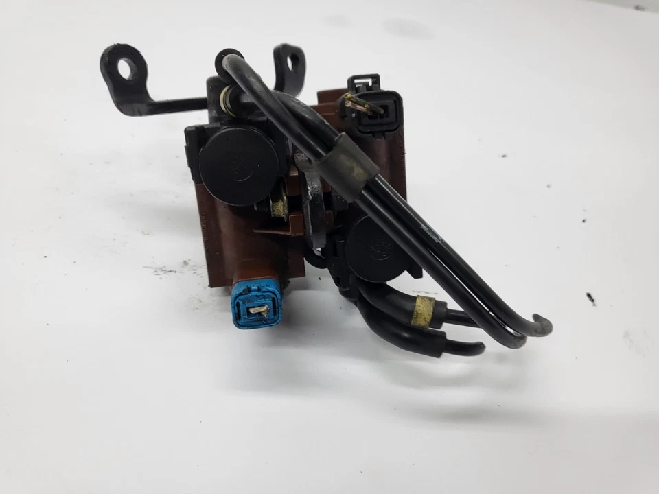 Peugeot 407 SW Vacuum Valve Solenoid Vacuum Valve (00) - Image 2 of 4