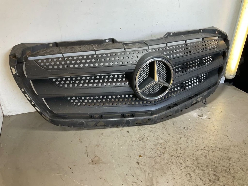 Mercedes-Benz Sprinter W906 2015 Front Upper Grille A9068800885 SIG61225 - Image 2 of 4