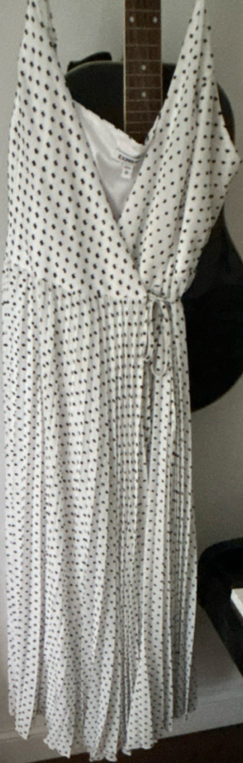 EXPRESS White/Black Polka Dot V-Neck Strappy Sleeveless Pleated Midi Dress 14