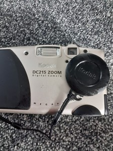 Kodak DC215 ZOOM DIGITAL CAMERA