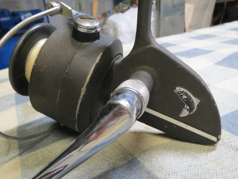 Molinete giratório vintage DAM Quick 330N feito na Alemanha Ocidental - Imagem 2 de 4