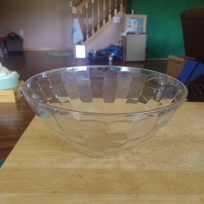 Tupperware 9'' Serving Bowl Clear Ice Prisms 8.25 Cups Salad Mixing 5753A