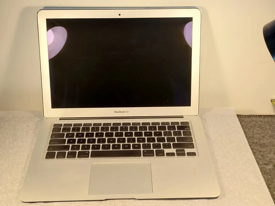 2010 Apple MacBook Air 13.3" A1369 Laptop - Silver - Untested/Parts/Repair - Image 4 of 4