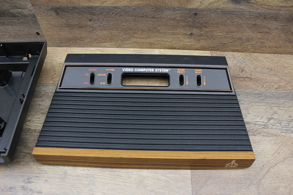 Carcasa de consola de 4 interruptores Atari 2600 carcasa de plástico solo CX-2600 A Foto 2 de 4