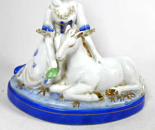 Estatua de porcelana vintage de 1970: mujer victoriana alimentando caballo - Zhongguo Zhi Zao - Imagen 3 de 10