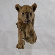 Figura de animal silvestre africano leona Safari Ltd con león hembra 2007