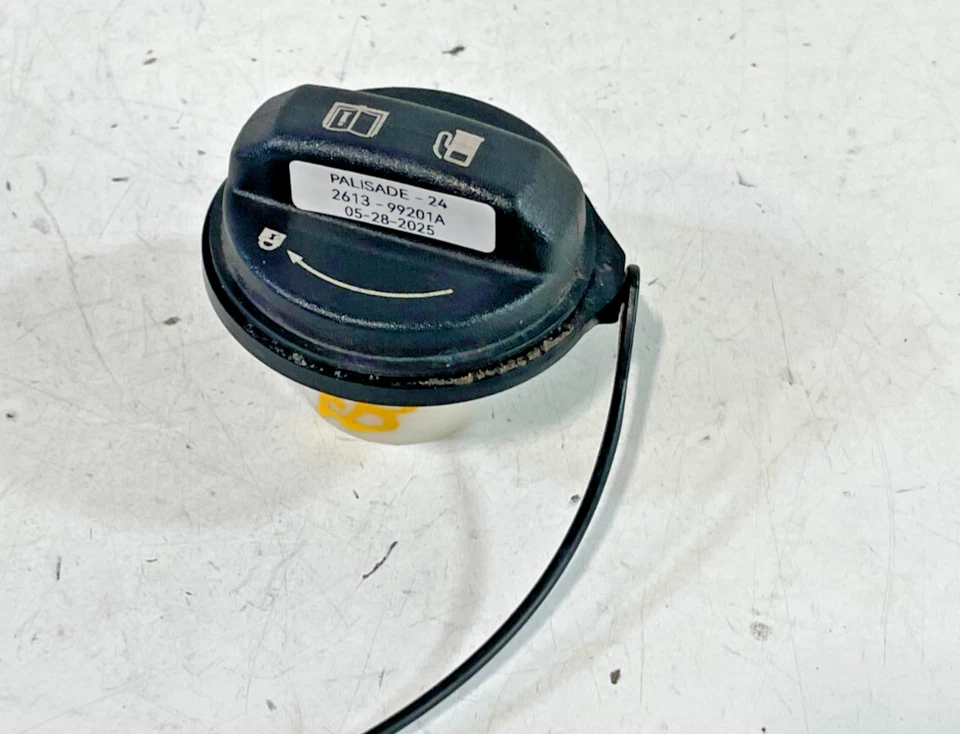 HYUNDAI ELANTRA SANTA FE TUCSON PALISADE REAR FUEL GAS TANK FILLER CAP # 99201A Foto 4 de 4