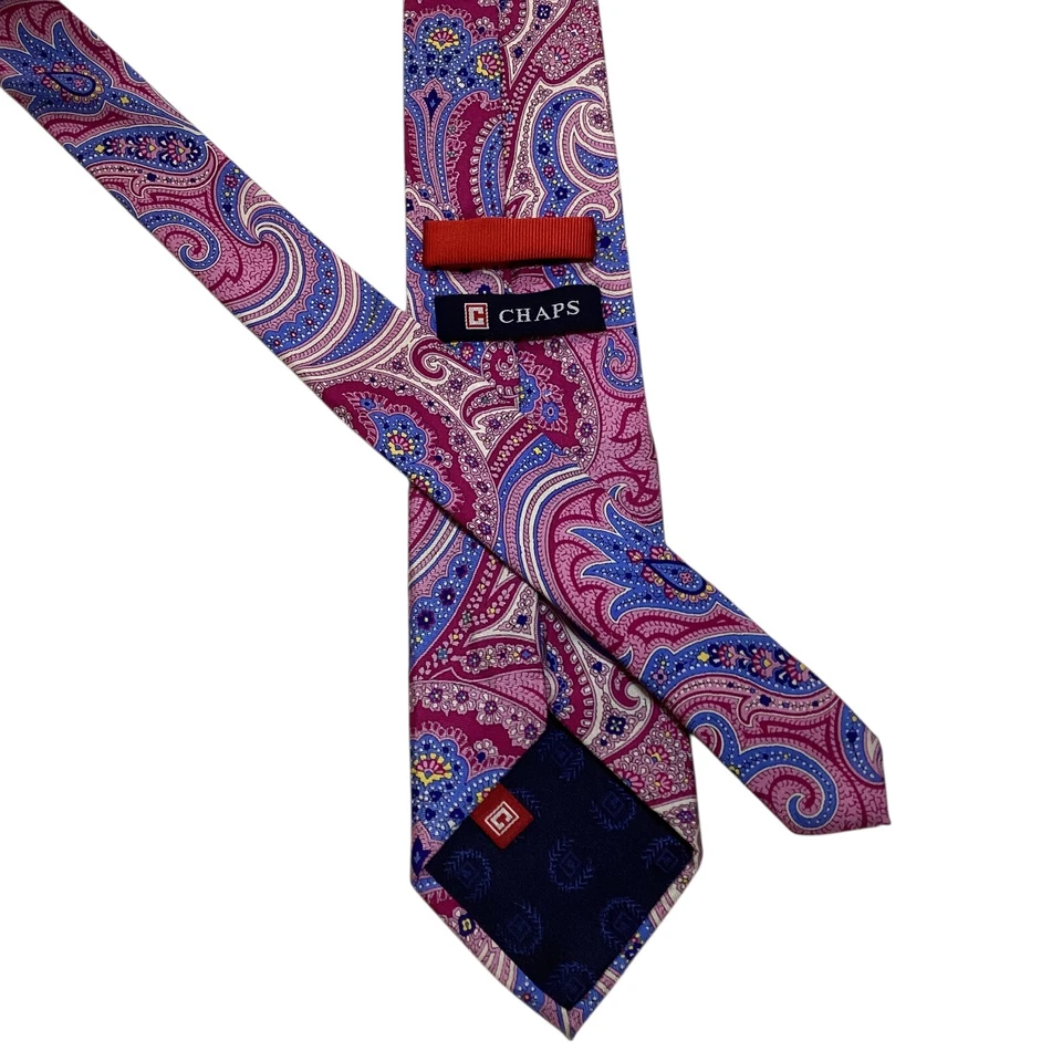Corbata para hombre CHAPS 100 % seda 59 5/8" diseñador geométrica rosa/azul/blanco usada en excelente estado Foto 3 de 3