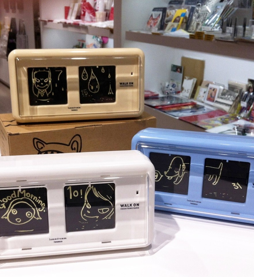 Yoshitomo NARA (después) - Flip Clock Walk on (Beige) - Reloj - Arte contemporáneo