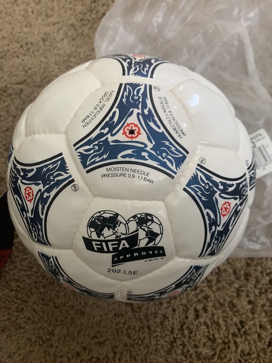 adidas EURO '96 Questra Europa アディダス　ボール Questra Europa is official match ball of Euro Cup 1996