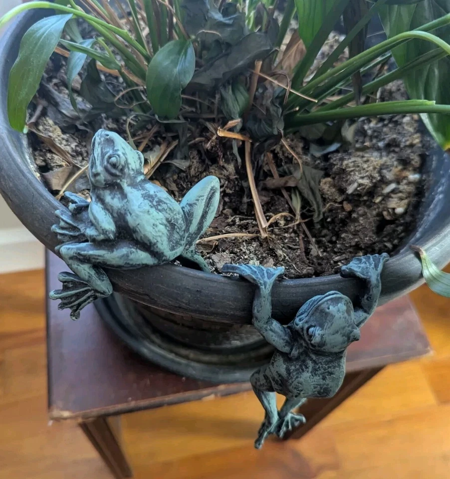 Lot Of 2 Frog Pot Hugger Shelf Sitter Resin Antiqued Green Patina Plant Decor - Image 3 of 4