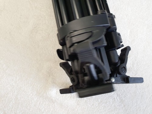 Manfrotto 545GB Treppiede Video Professionale Gambe Alluminio Made in ITALY - Foto 5 di 9