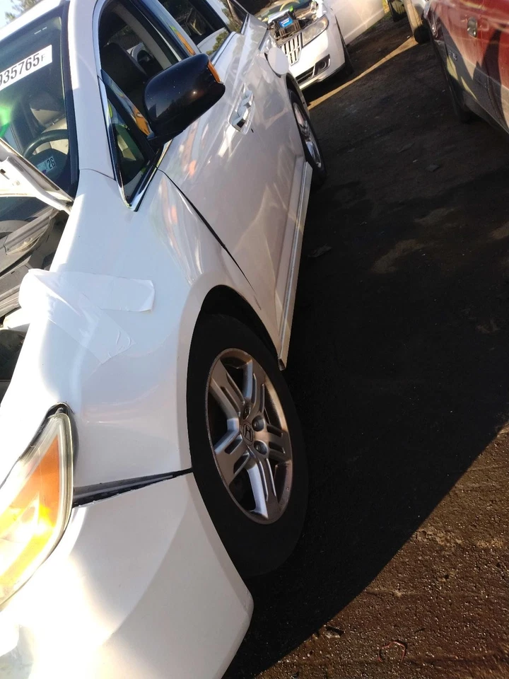2012 Honda Odyssey Infotainment Display Cluster OEM White 184K Miles - Image 3 of 4