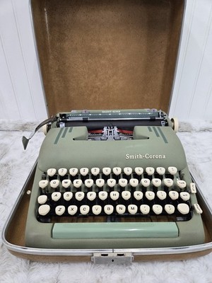 Vintage Smith-Corona Silent-Super Manual Portable Typewriter Seafoam Green Case